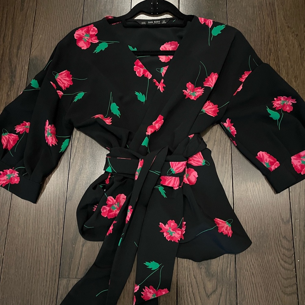 Zara short sleeved floral wrap top
